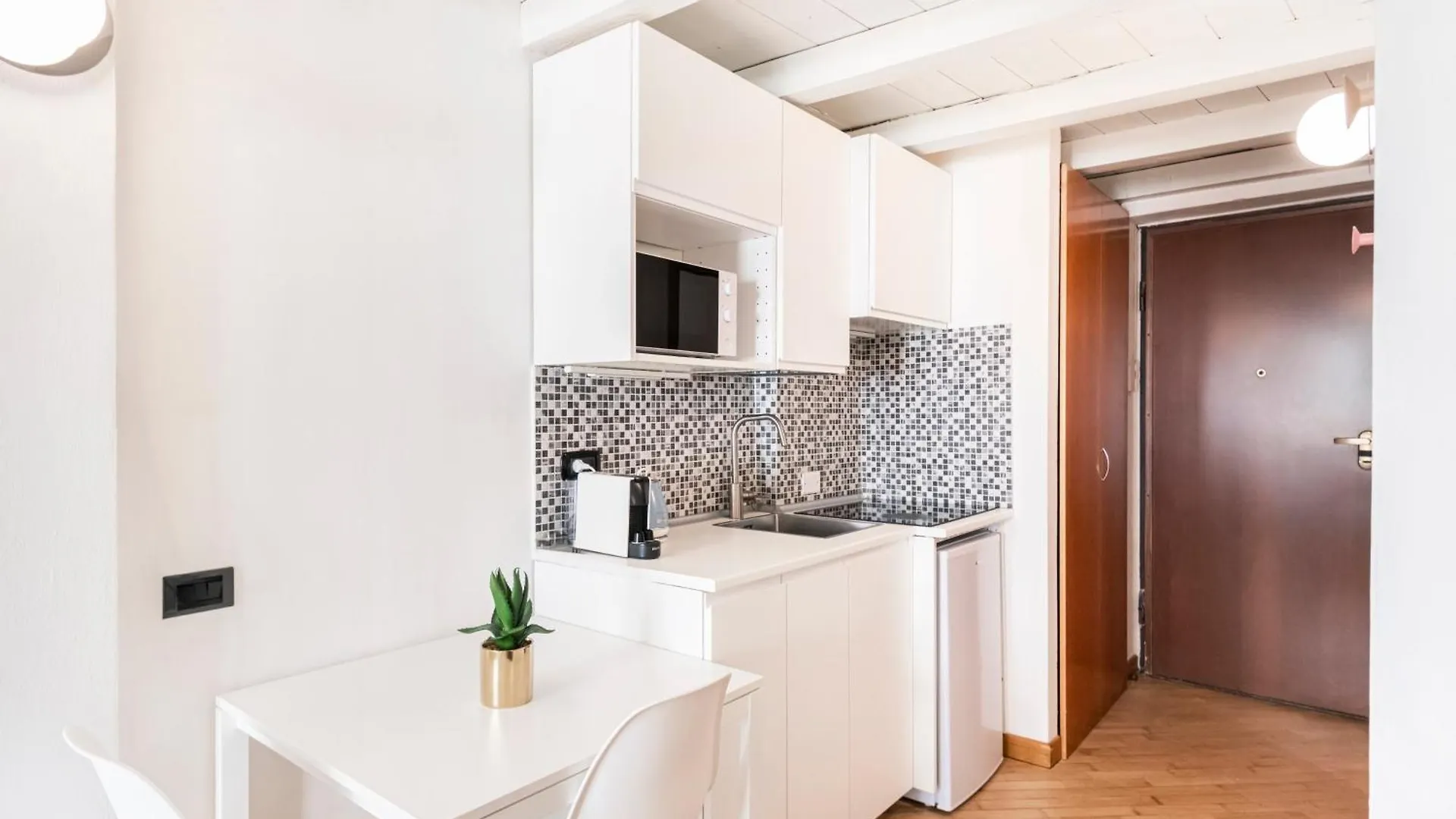 Relstay - Moscova - Central Studio Milan 0*,